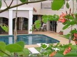 Ipe Tombe Guest Lodge