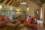 Bonamanzi Game Park - 6-sleeper Dinizulu Lodge