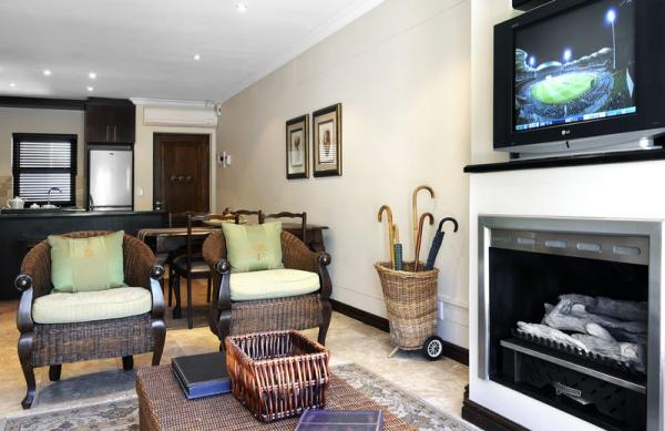 Holly Tree Franschhoek Accommodation