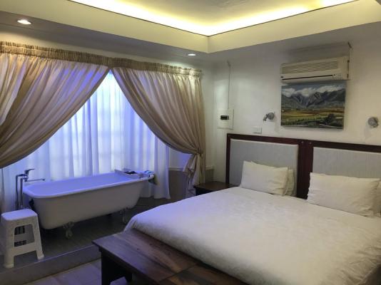 Room image 1
