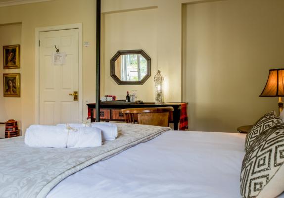 Room image 4