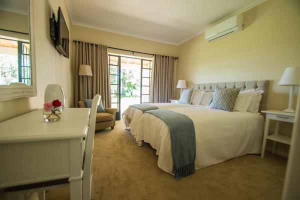 Deluxe Twin Room 5