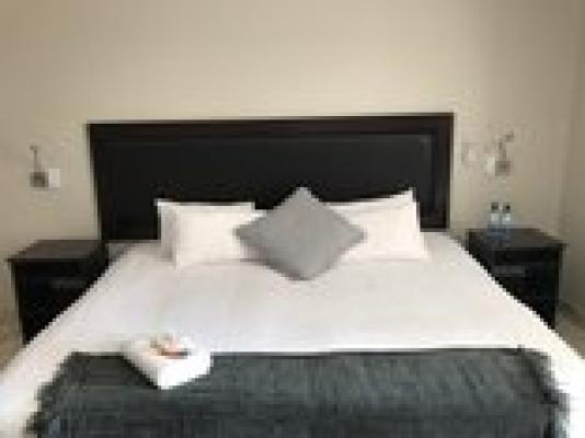 Manor Hills Guest Lodge 