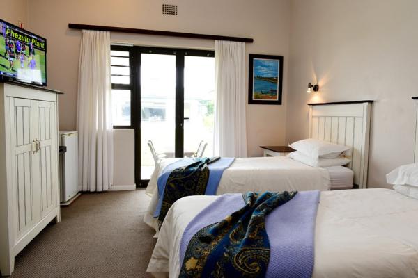 Twin bedroom with private patio