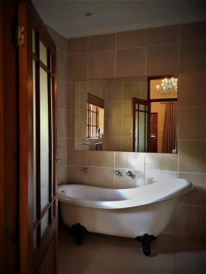 Room image 1