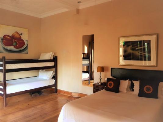 Room image 3