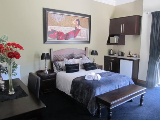 Roayl ensuite room 6