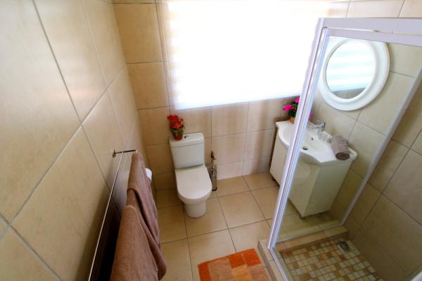 UNIT 2 BATHROOM