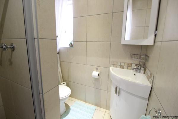 UNIT 6 BATHROOM