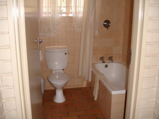 5 Sleeper Chalet bathroom