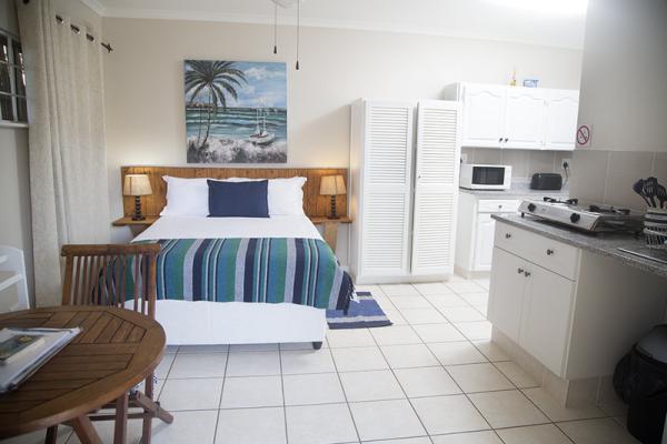 Beach Cove 1 sea view unit sleeps 2-3 
