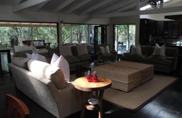 Lounge Bush View