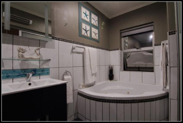 Room image 3
