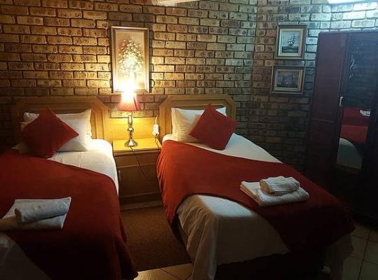 Room image 3