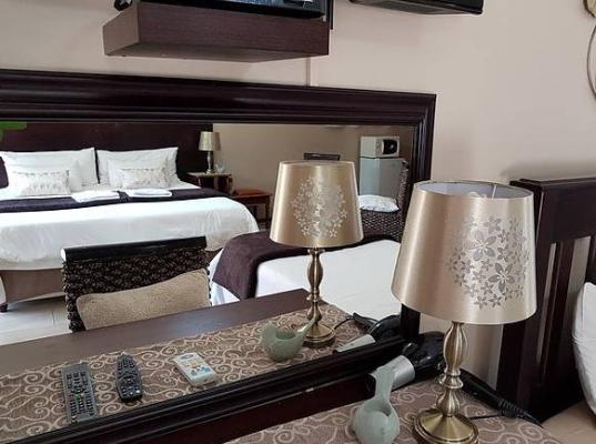 Room image 4