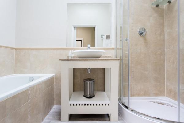 Standard - Double Bathroom