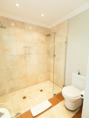Room image 3