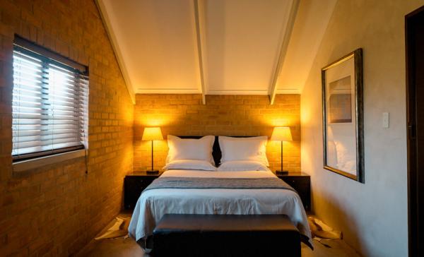 UPSTAIRS 2 BEDROOM