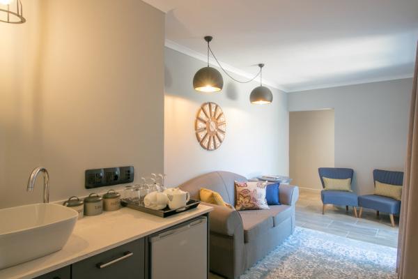 Family unit lounge