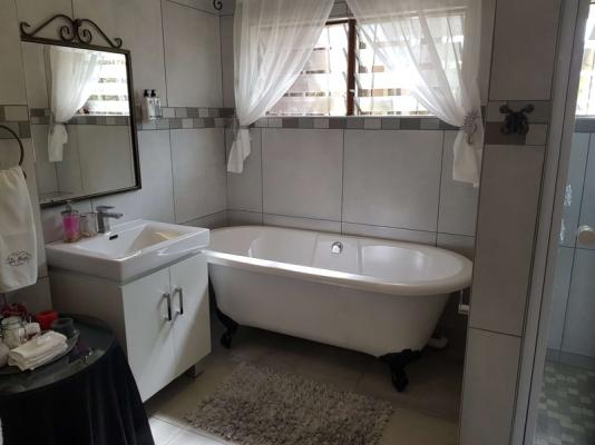 Room image 3