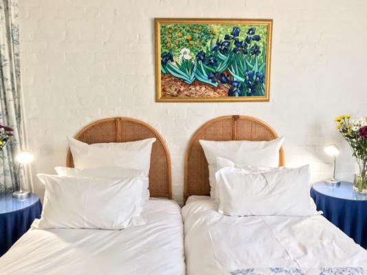 Howards End Manor B&B - 134320