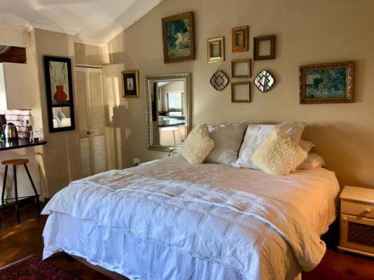 Room image 4