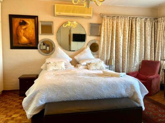 Room image 11