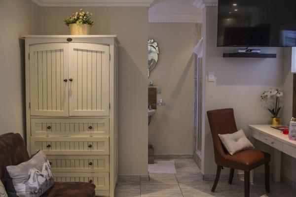 Room image 17