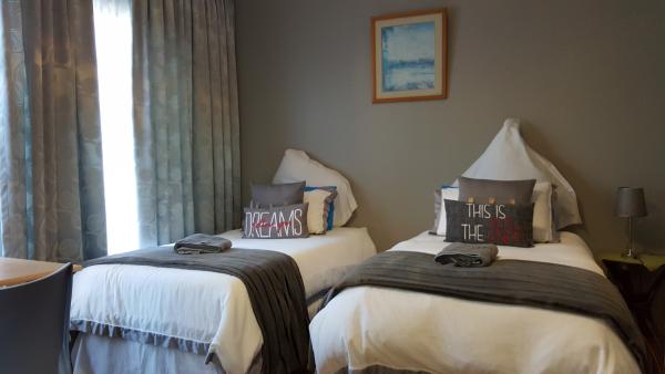Albatross room