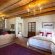 Pine Manor House en suite