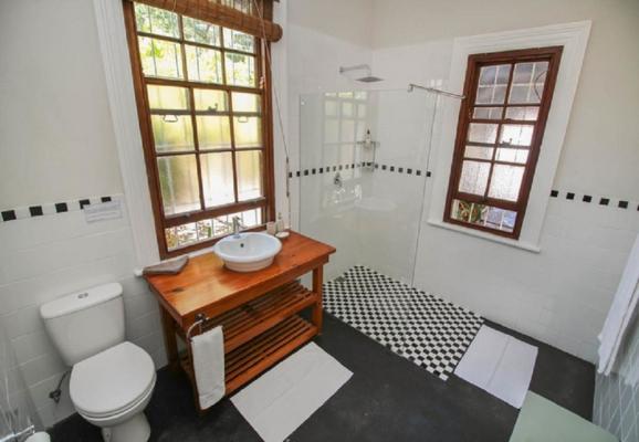 Room image 8