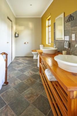 Room image 3