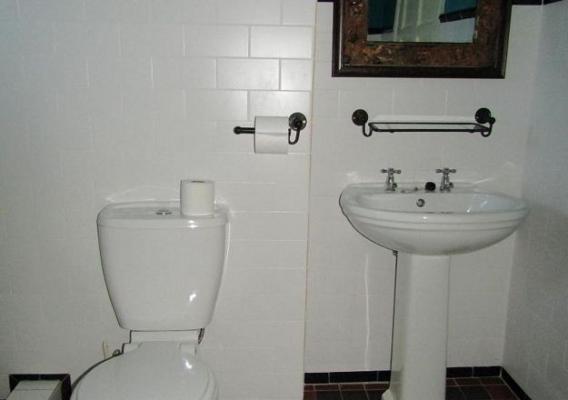 Room image 4
