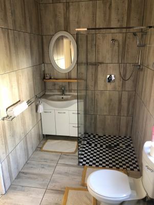 Room image 4