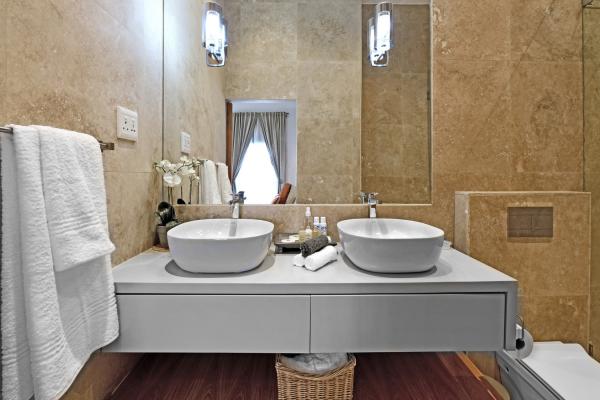 Room image 4