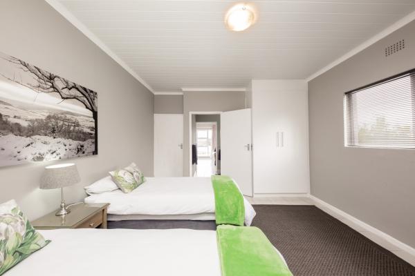 Room image 4