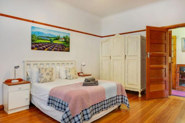Room image 4