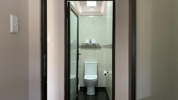 Room image 3