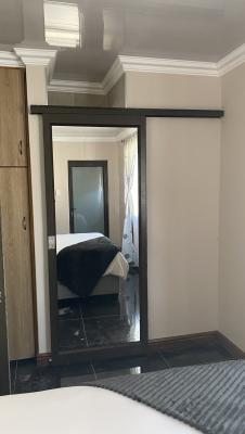 Room image 4