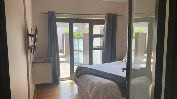 Room image 7