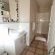 Rene's Guesthouse - Twin room bathroom