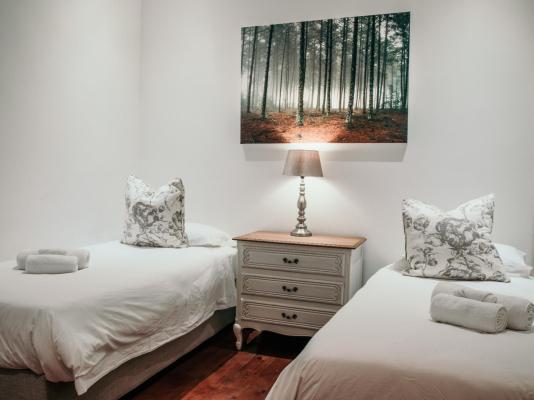 Room image 3