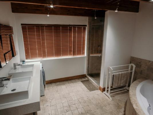 Room image 5