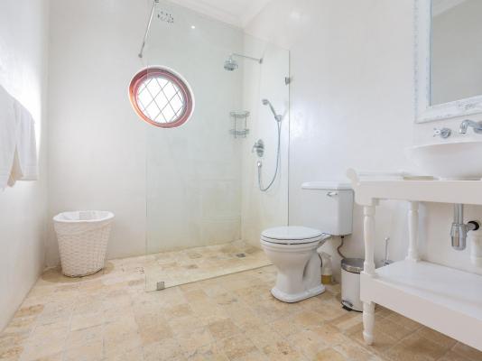 Room image 3