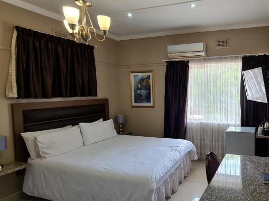 Room image 3