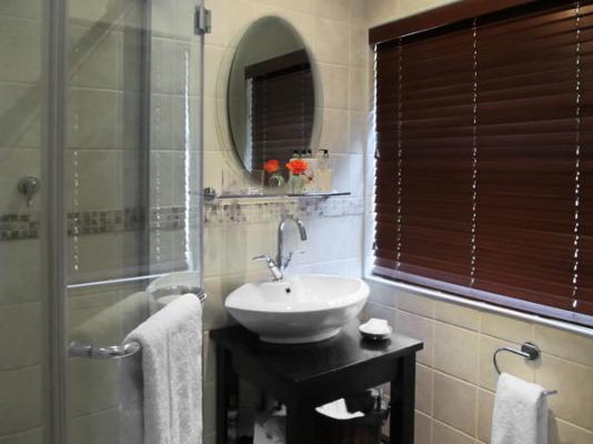 Room image 4