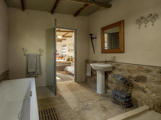 Room image 4