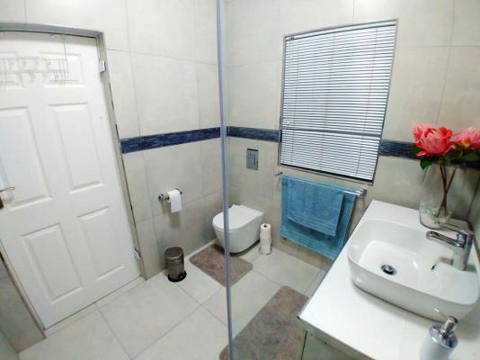 Room image 3