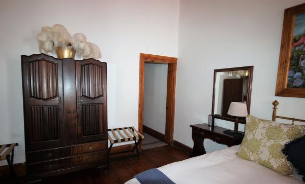 Room image 10