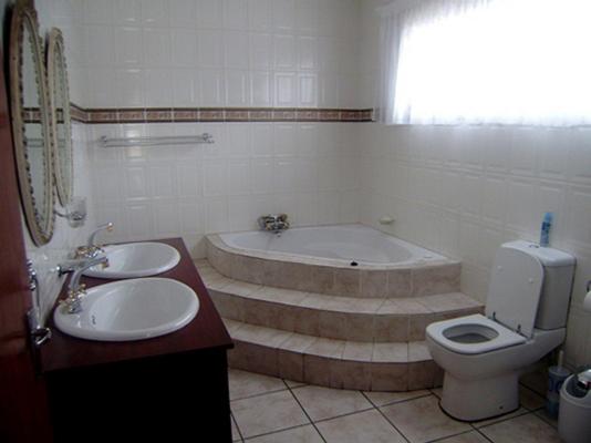 Khol Newman Bed & Breakfast - 151765